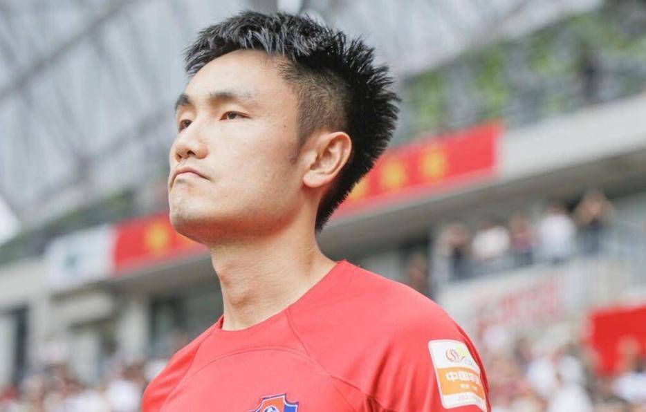 喜讯！武汉三镇左后卫位置将迎来久违强援助阵，曾在意甲梯队效力